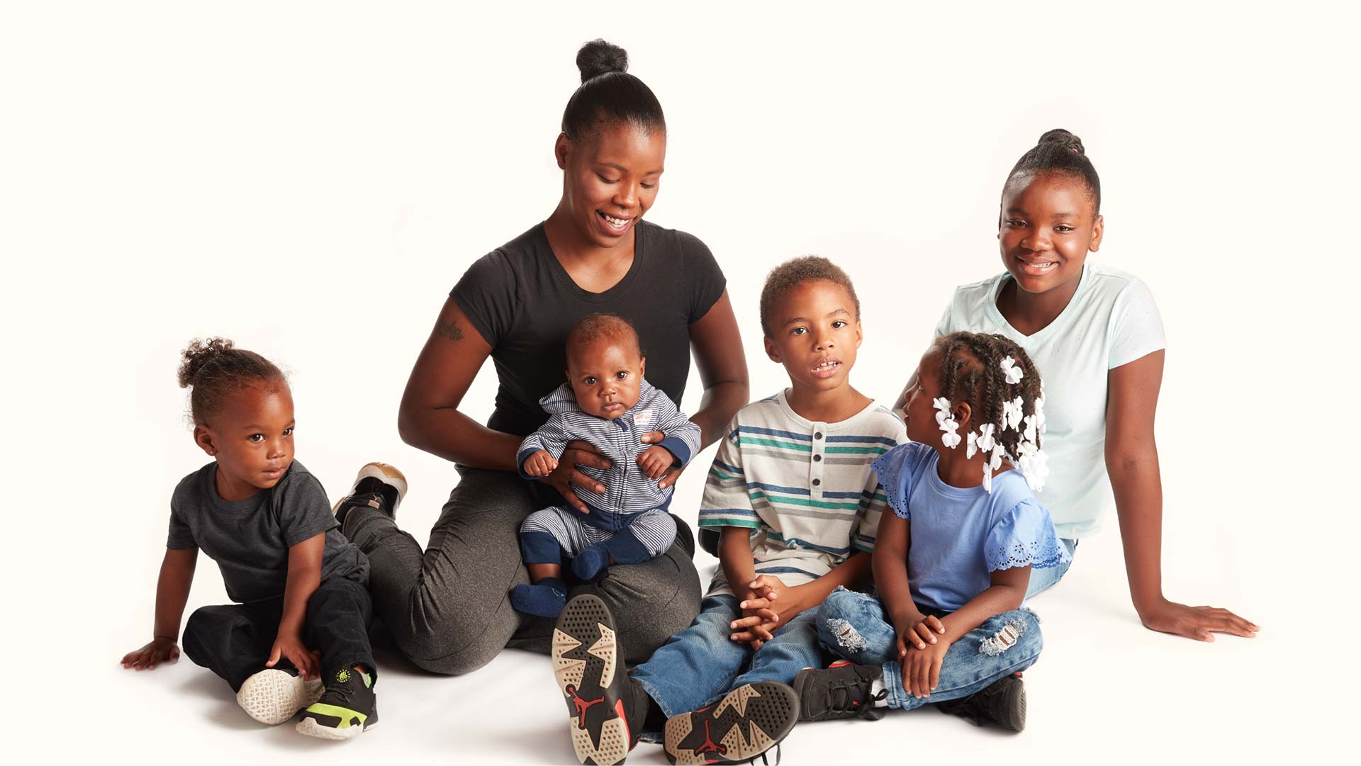 mother with 5 kids
